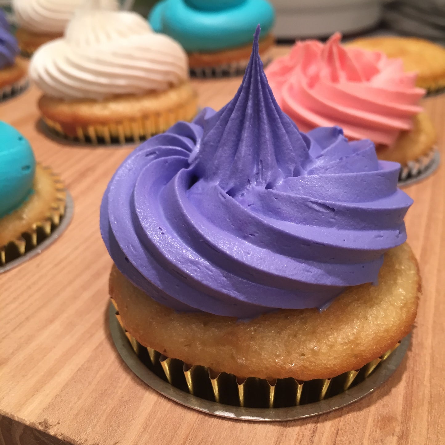 World's Best Cupcake Frosting Kit (with 4 jumbo decorating tips & reusable pastry bag) - BakeSpace Shop